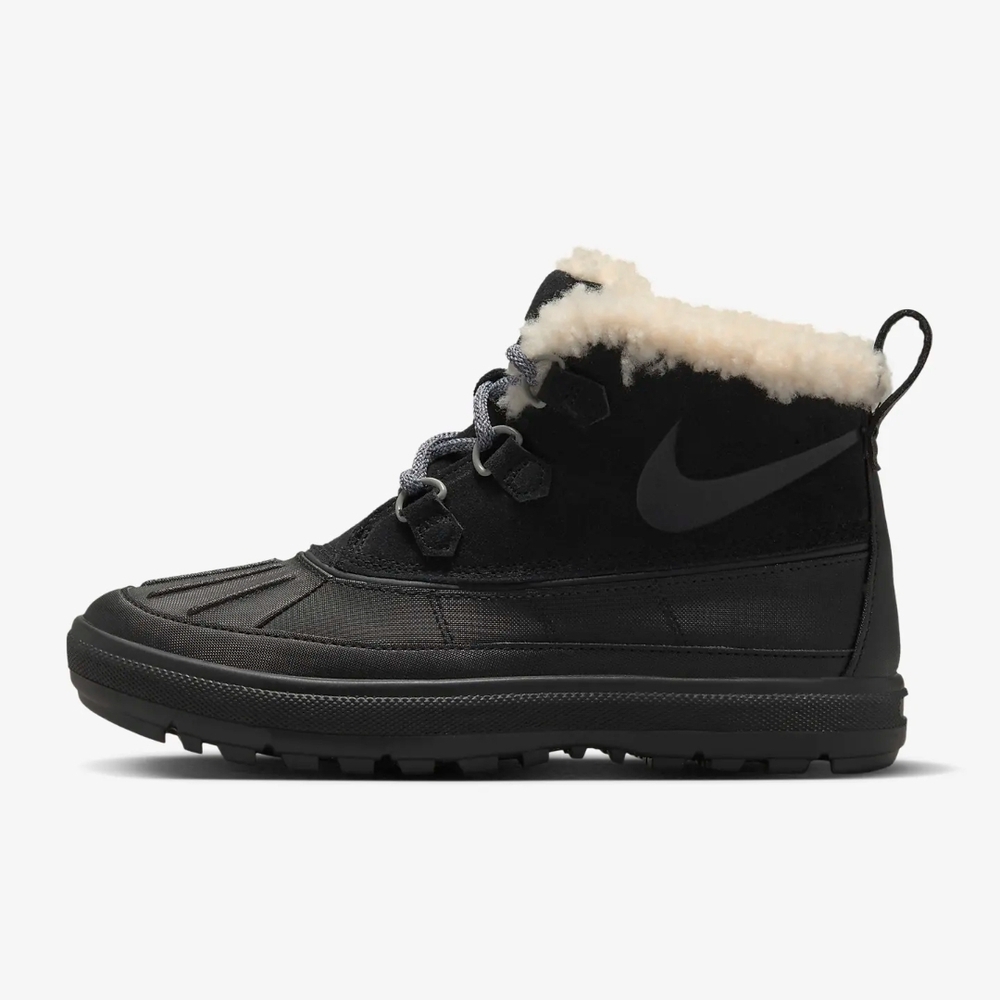 Nike Woodside Chukka 2 Women Black Winter Boots with Fur Lining, Size: 5.5
